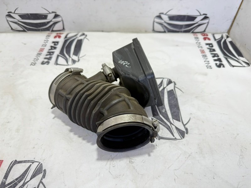 Патрубок воздушного фильтра Nissan Rogue T33 2.5 Патрубок воздушного фильтра Nissan Rogue T33 2.5