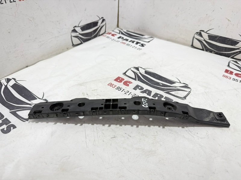 Направляющая бампера задняя левая Rogue 2021 T33 2.5