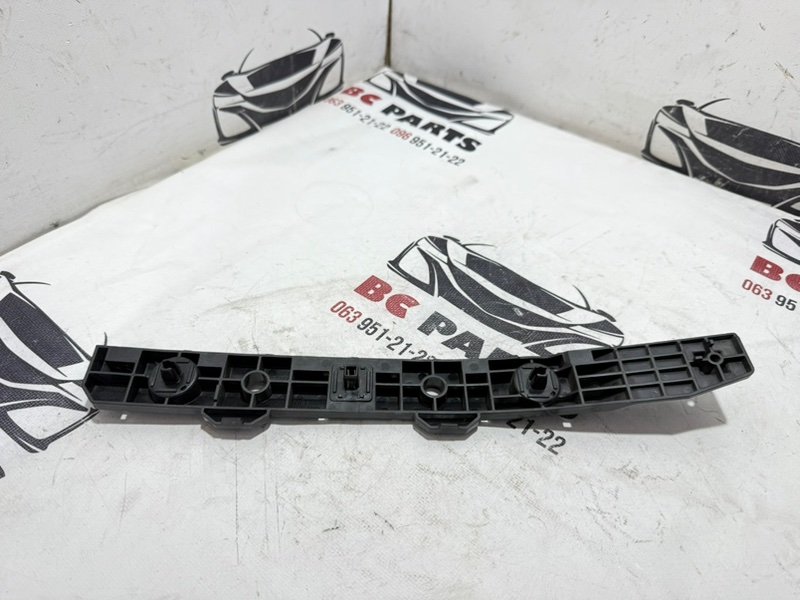 Направляющая бампера задняя левая Rogue 2021 T33 2.5