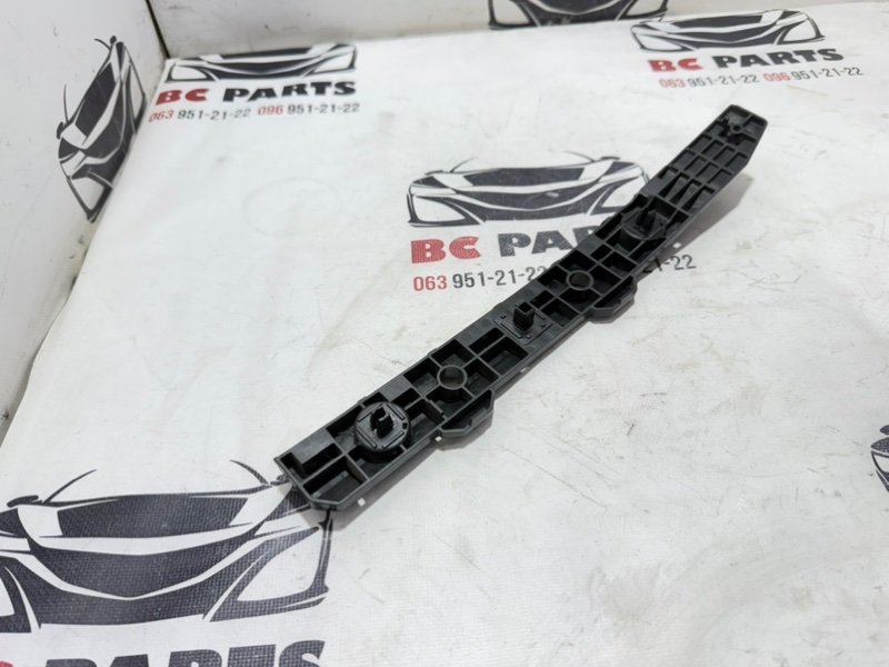 Направляющая бампера задняя левая Rogue 2021 T33 2.5