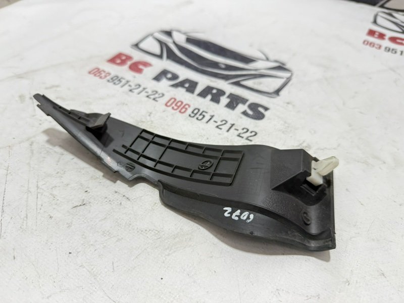 Уголок жабо левый Nissan Rogue T33 2.5