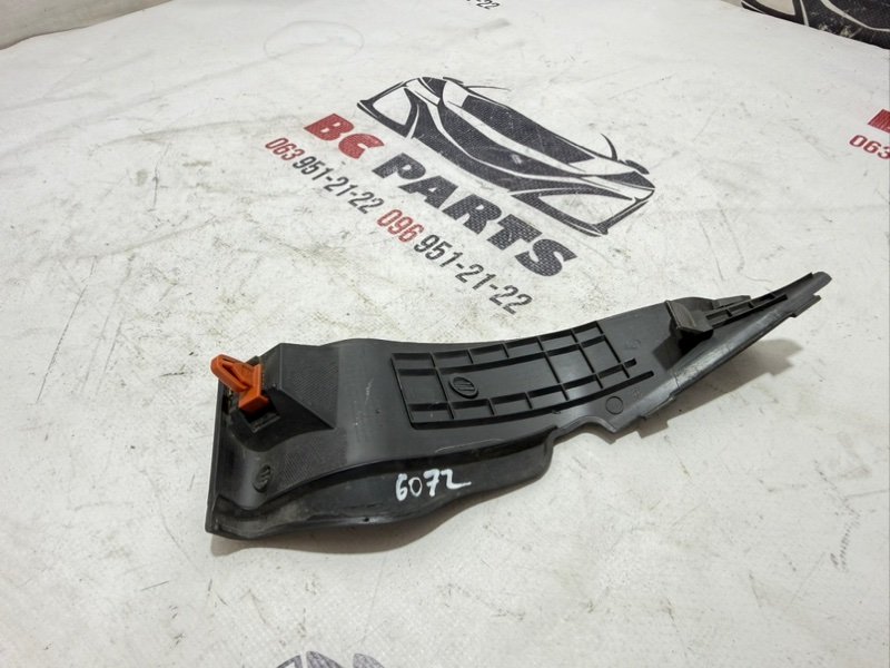 Уголок жабо правый Nissan Rogue T33 2.5