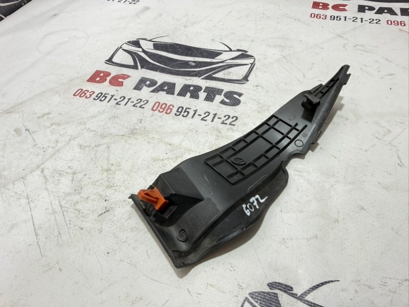 Уголок жабо правый Rogue 2021 T33 2.5