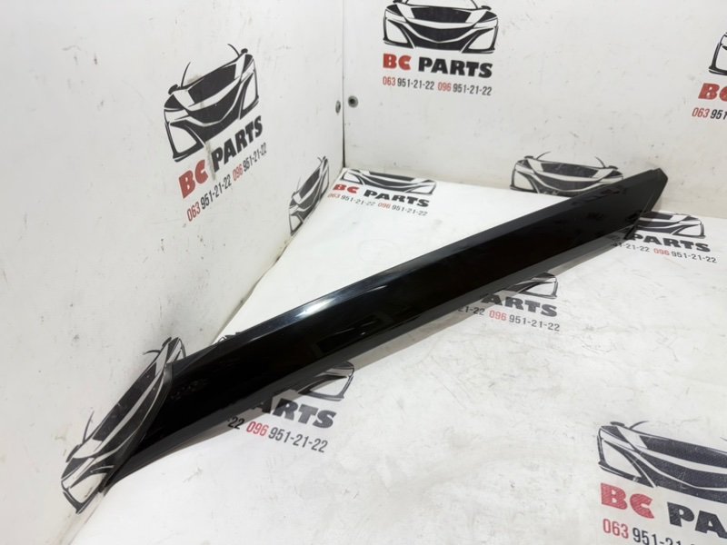 Молдинг лобового стекла правый Rogue 2021 T33 2.5