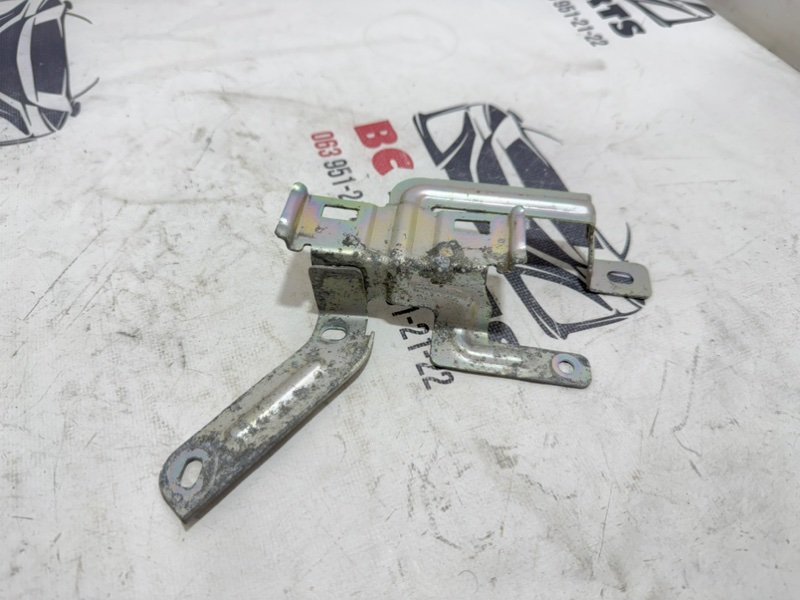 Кронштейн блока предохранителей Nissan Rogue 2021 T33 2.5 24388-6RA0A Б/У