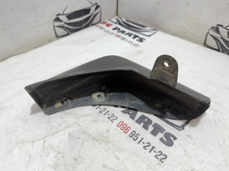 Брызговик задний правый Nissan Rogue T33 2.5