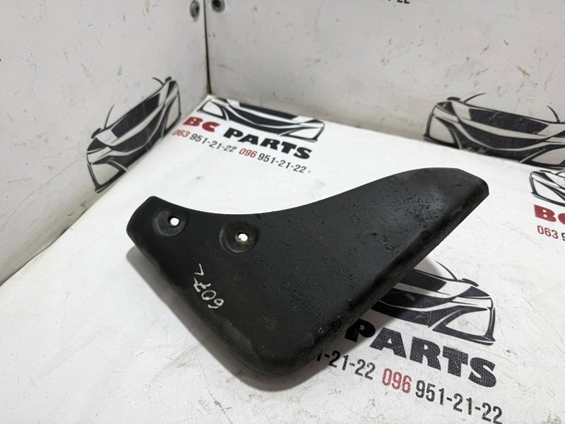 Брызговик задний правый Rogue 2021 T33 2.5