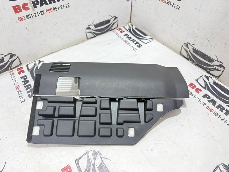 Запчасть подушка безопасности в колени передняя правая Nissan Rogue 2021 T33 2.5 985R1-6RR8A Б/У Подушка безопасности в колени передняя правая Nissan Rogue 2021 T33 2.5 985R1-6RR8A Б/У