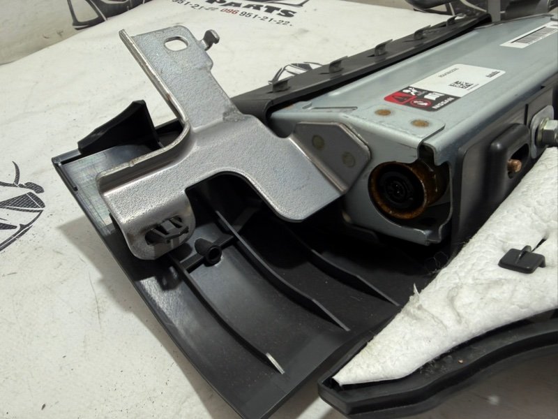 Подушка безопасности в колени передняя правая Rogue 2021 T33 2.5 Подушка безопасности в колени передняя правая Rogue 2021 T33 2.5