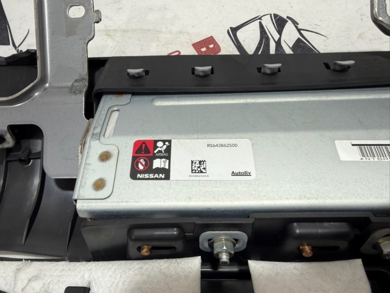 Подушка безопасности в колени передняя правая Rogue 2021 T33 2.5 Подушка безопасности в колени передняя правая Rogue 2021 T33 2.5