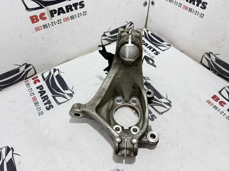 Запчасть кулак поворотный передний левый Nissan Rogue 2021 T33 2.5 40015-6RA0A Б/У Кулак поворотный передний левый Nissan Rogue 2021 T33 2.5 40015-6RA0A Б/У