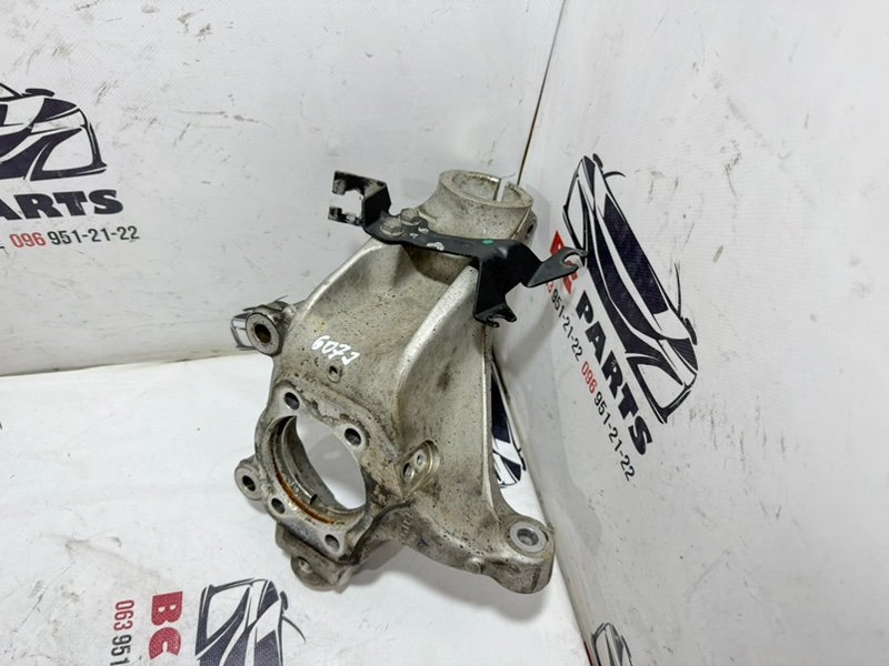 Кулак поворотный передний левый Rogue 2021 T33 2.5 Кулак поворотный передний левый Rogue 2021 T33 2.5