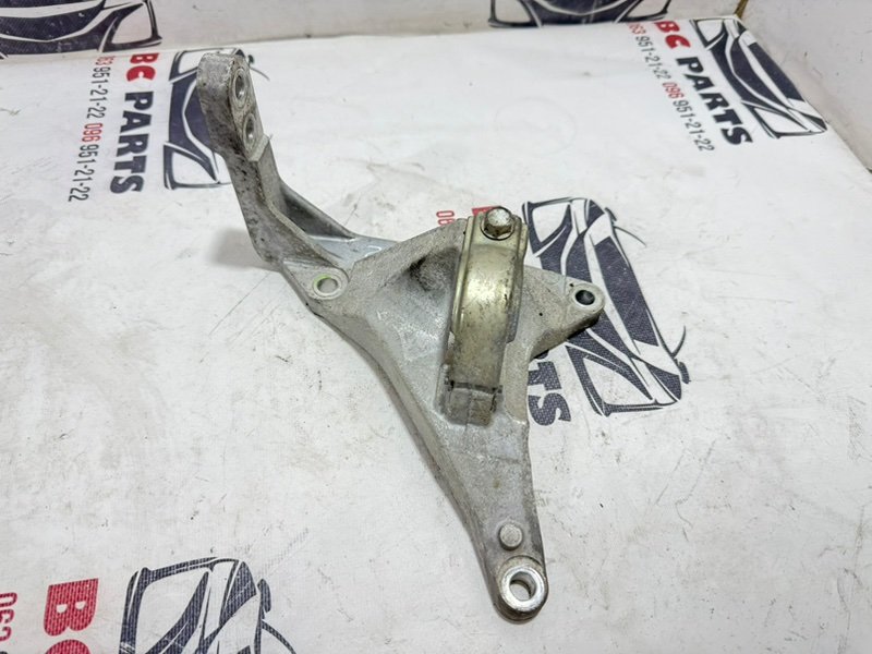 Кронштейн полуоси передний правый Rogue 2021 T33 2.5 Кронштейн полуоси передний правый Rogue 2021 T33 2.5