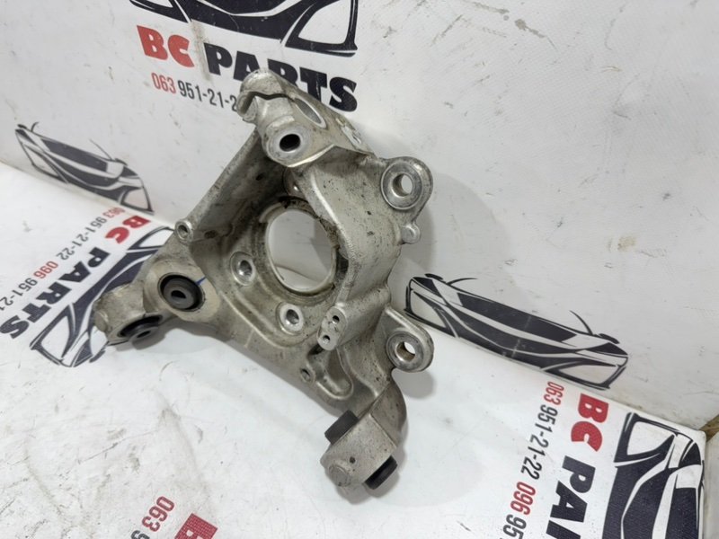 Цапфа задняя правая Nissan Rogue T33 2.5