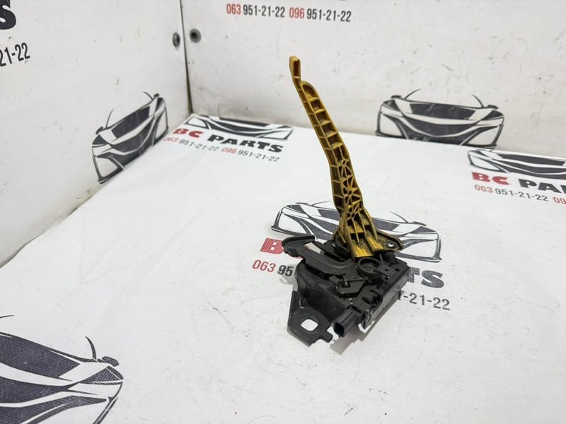 Замок капота Nissan Rogue T33 2.5 Замок капота Nissan Rogue T33 2.5