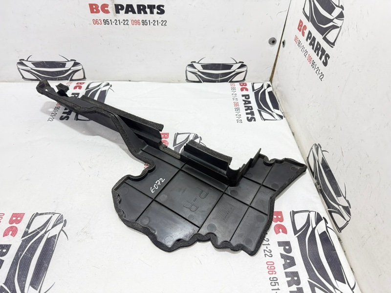 Дефлектор радиатора правый Rogue 2021 T33 2.5 Дефлектор радиатора правый Rogue 2021 T33 2.5