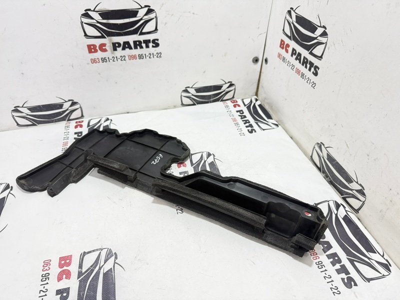 Дефлектор радиатора правый Nissan Rogue T33 2.5 Дефлектор радиатора правый Nissan Rogue T33 2.5