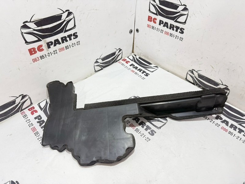 Дефлектор радиатора правый Rogue 2021 T33 2.5 Дефлектор радиатора правый Rogue 2021 T33 2.5