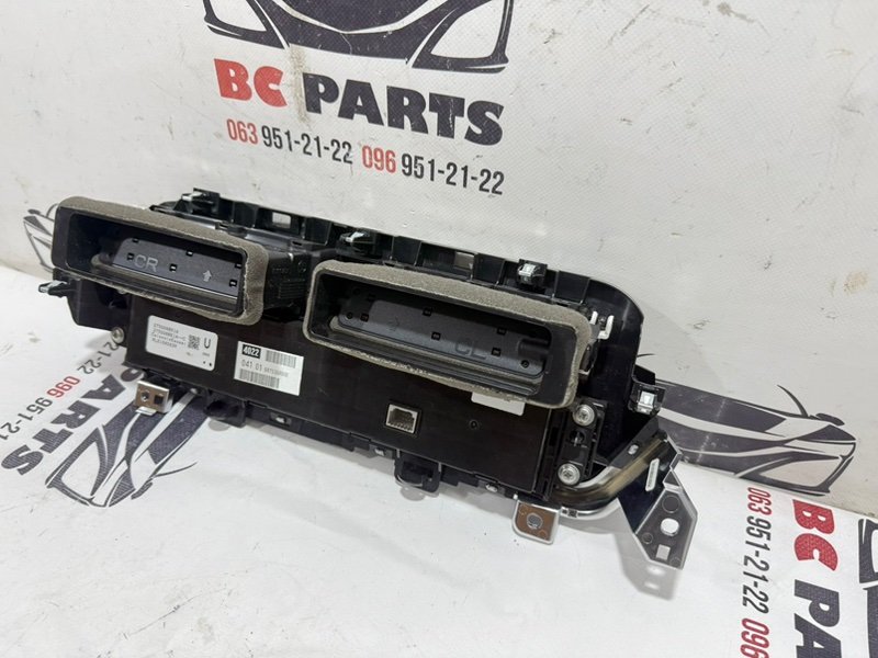 Блок управления климат-контролем Rogue 2021 T33 2.5 Блок управления климат-контролем Rogue 2021 T33 2.5