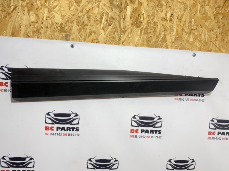 Запчасть накладка двери передняя правая Nissan Rogue 2021 T33 2.5 80870-6RA0A Б/У Накладка двери передняя правая Nissan Rogue 2021 T33 2.5 80870-6RA0A Б/У