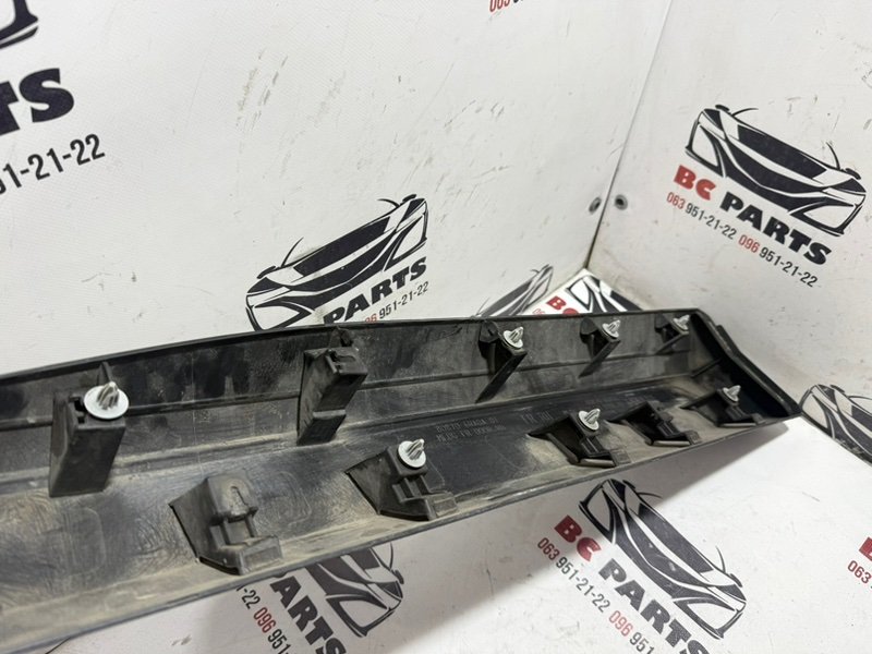 Накладка двери передняя правая Rogue 2021 T33 2.5 Накладка двери передняя правая Rogue 2021 T33 2.5