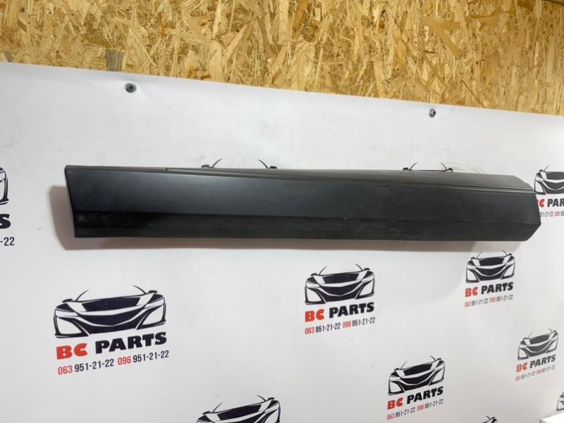 Накладка двери передняя левая Rogue 2021 T33 2.5 Накладка двери передняя левая Rogue 2021 T33 2.5