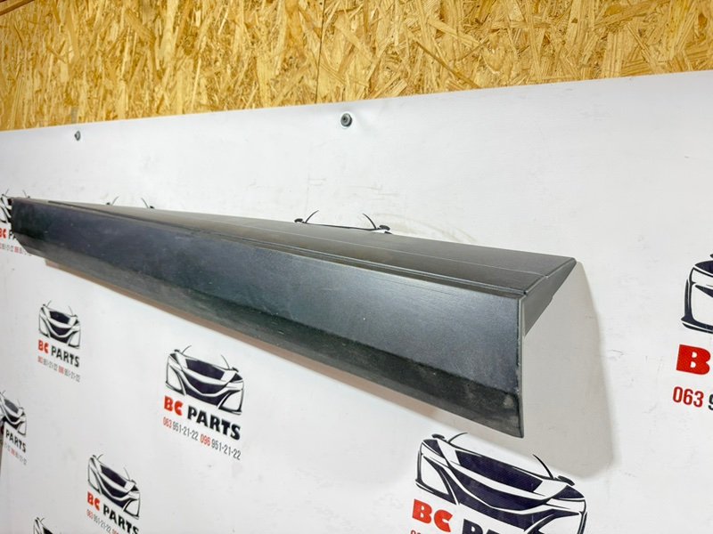 Накладка двери передняя левая Nissan Rogue T33 2.5 Накладка двери передняя левая Nissan Rogue T33 2.5