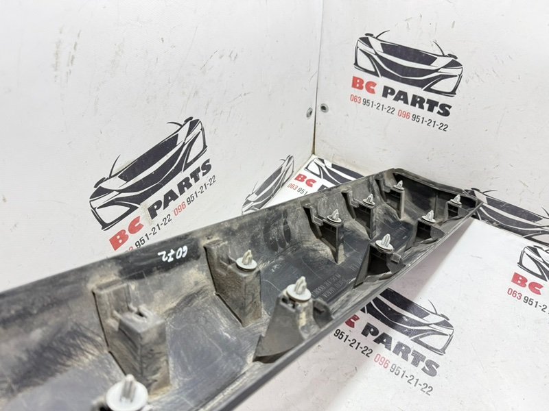 Накладка двери передняя левая Rogue 2021 T33 2.5 Накладка двери передняя левая Rogue 2021 T33 2.5