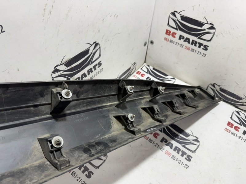 Накладка двери передняя левая Rogue 2021 T33 2.5 Накладка двери передняя левая Rogue 2021 T33 2.5