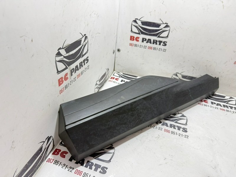 Накладка двери задняя левая Rogue 2021 T33 2.5 Накладка двери задняя левая Rogue 2021 T33 2.5