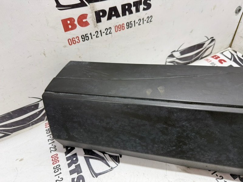 Накладка двери задняя левая Rogue 2021 T33 2.5 Накладка двери задняя левая Rogue 2021 T33 2.5