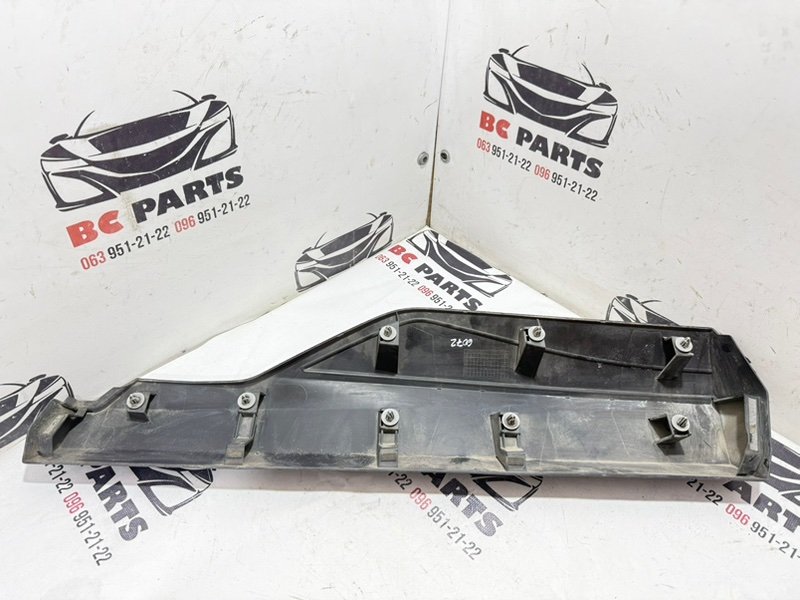 Накладка двери задняя левая Rogue 2021 T33 2.5 Накладка двери задняя левая Rogue 2021 T33 2.5