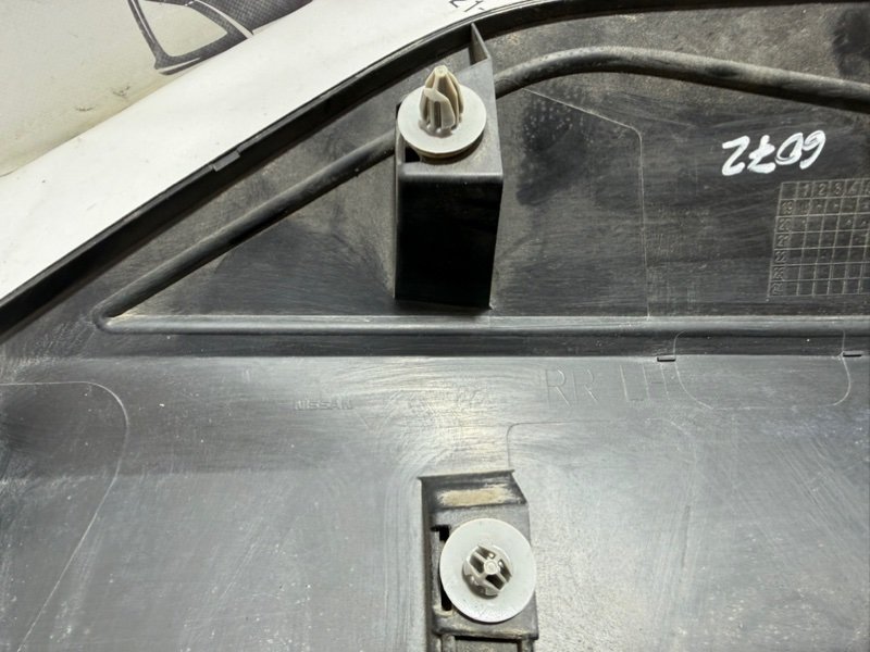 Накладка двери задняя левая Rogue 2021 T33 2.5 Накладка двери задняя левая Rogue 2021 T33 2.5