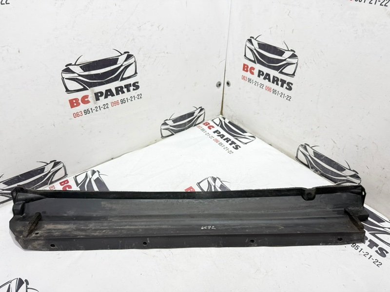 Запчасть дефлектор радиатора Nissan Rogue 2021 T33 2.5 21579-6RA6A Б/У Дефлектор радиатора Nissan Rogue 2021 T33 2.5 21579-6RA6A Б/У