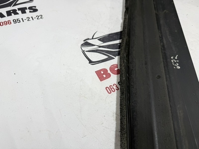 Дефлектор радиатора Rogue 2021 T33 2.5 Дефлектор радиатора Rogue 2021 T33 2.5