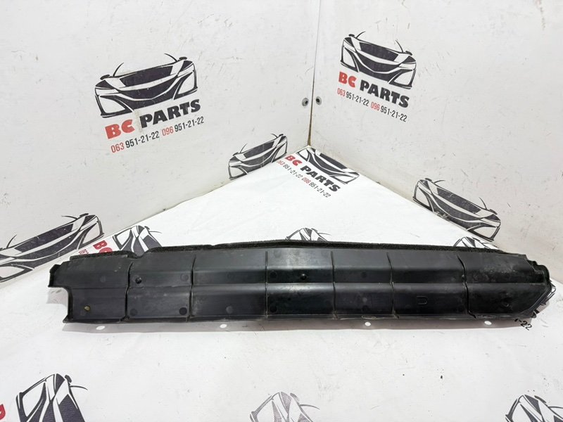 Дефлектор радиатора Rogue 2021 T33 2.5 Дефлектор радиатора Rogue 2021 T33 2.5