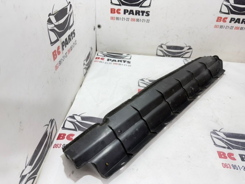 Дефлектор радиатора Rogue 2021 T33 2.5 Дефлектор радиатора Rogue 2021 T33 2.5