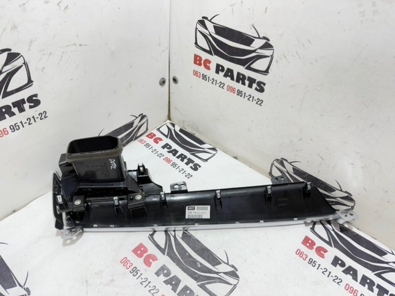 Воздуховод салона правый Rogue 2021 T33 2.5