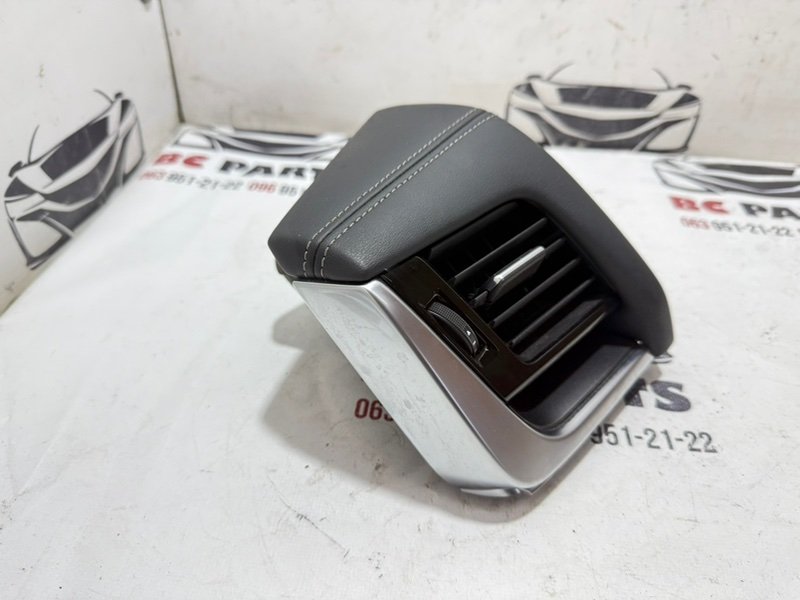 Воздуховод салона левый Rogue 2021 T33 2.5