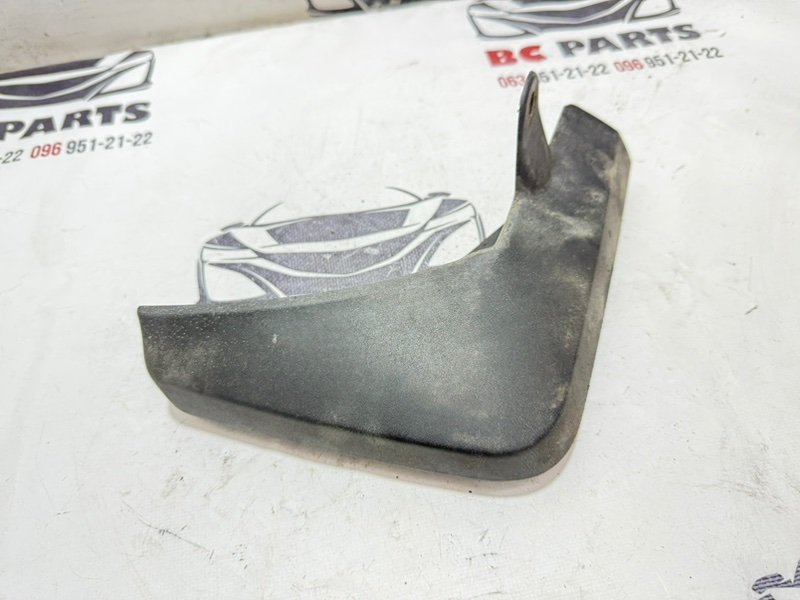 Брызговик задний левый Nissan Rogue T33 2.5