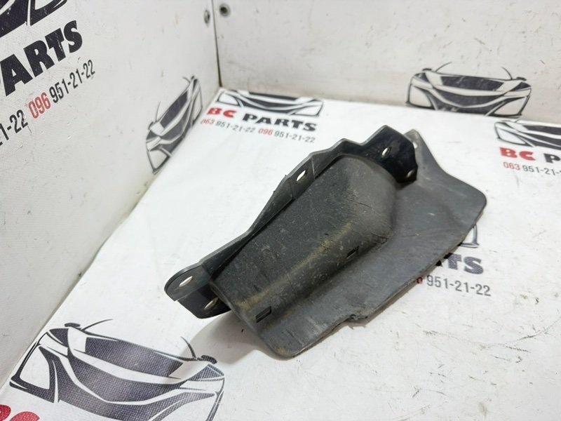 Брызговик передний левый Rogue 2021 T33 2.5