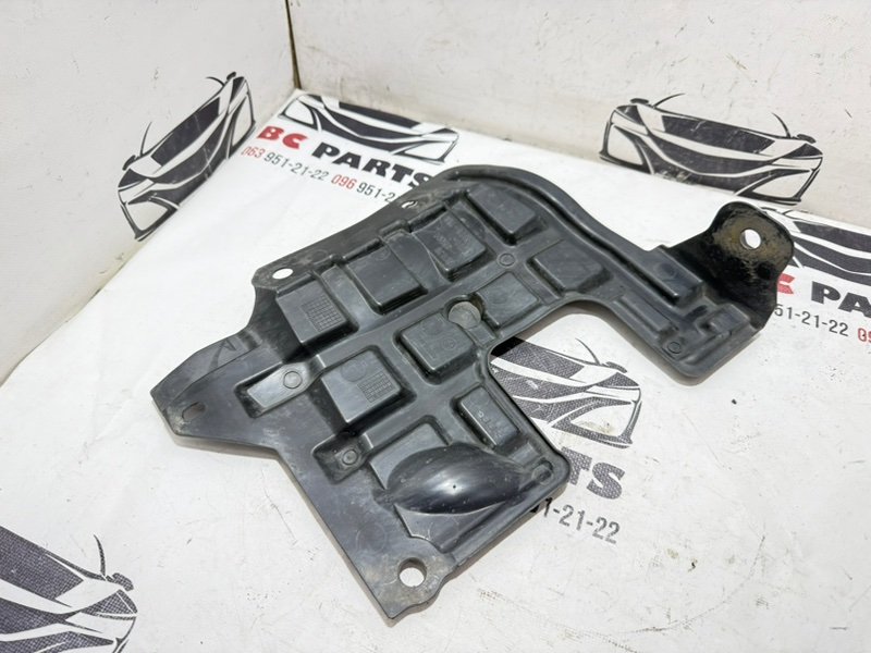 Защита двигателя левая Nissan Rogue T33 2.5