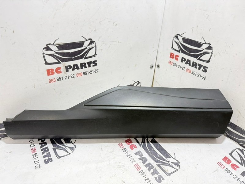 Накладка двери задняя правая Nissan Rogue 2021 T33 2.5 82870-6RA0A Б/У