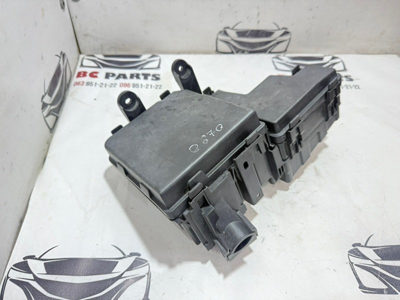 Корпус блока предохранителей Rogue 2017 T32 QR25 2.5