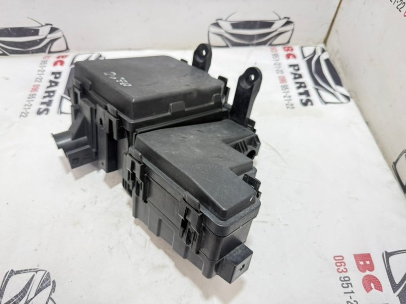 Корпус блока предохранителей Nissan Rogue T32 QR25 2.5