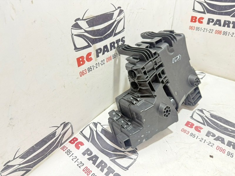 Корпус блока предохранителей Rogue 2017 T32 QR25 2.5