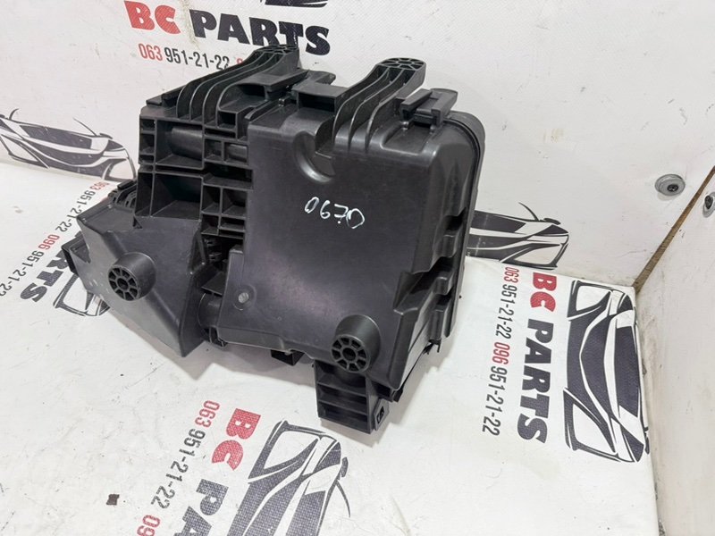 Корпус блока предохранителей Rogue 2017 T32 QR25 2.5