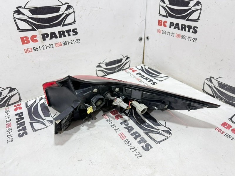 Фонарь наружный (в крыло) задний левый Rogue 2021 T33 2.5