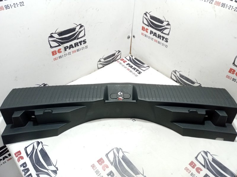 Накладка замка багажника Rogue 2021 T33 2.5