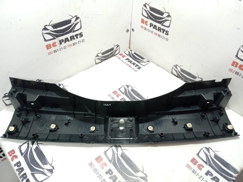 Накладка замка багажника Nissan Rogue T33 2.5